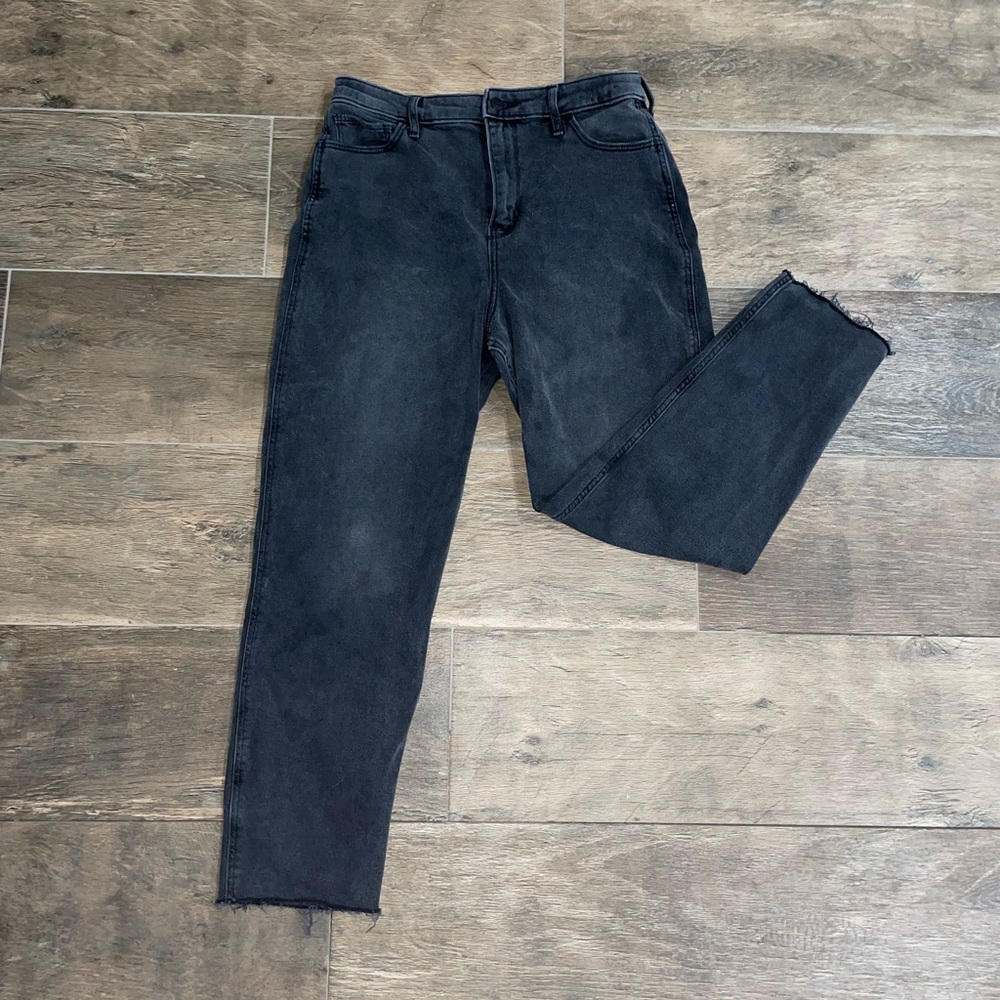 Ultra high-rise mom jean